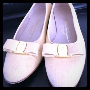 Vintage Salvatore Ferragamo size 10 yellow fabric